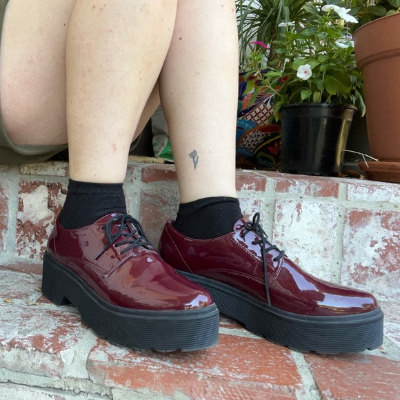 Burgundy platform flats - Picture 2 of 3